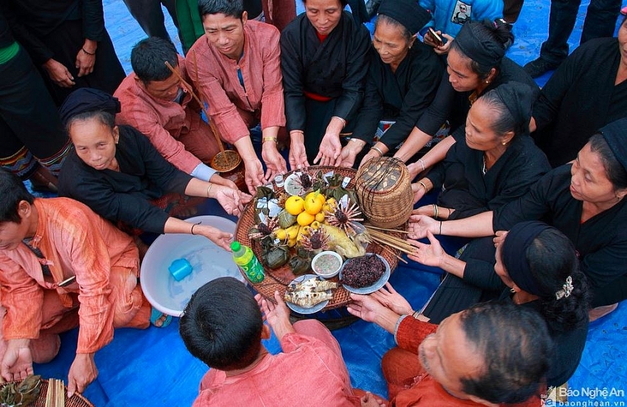 One-of-a-kind fabric dyeing technique of O Du people in Nghe An 0359 odu6
